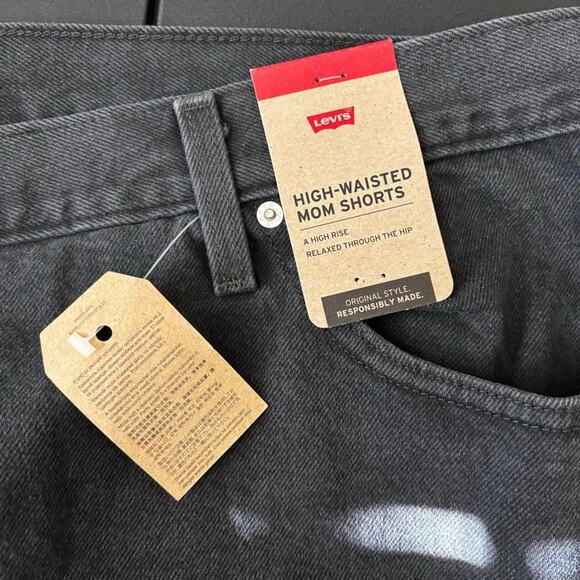 NWT Levi’s High Waisted Black Mom Shorts Plus 26W - Picture 4 of 7